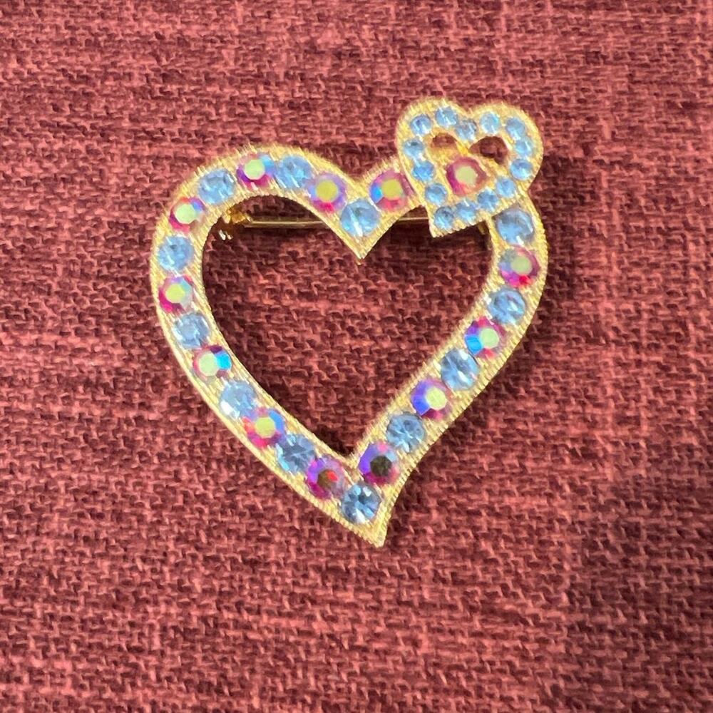 NWOT Vintage Multicolor Rhinestone Intertwined Open Hearts Brooch Pin